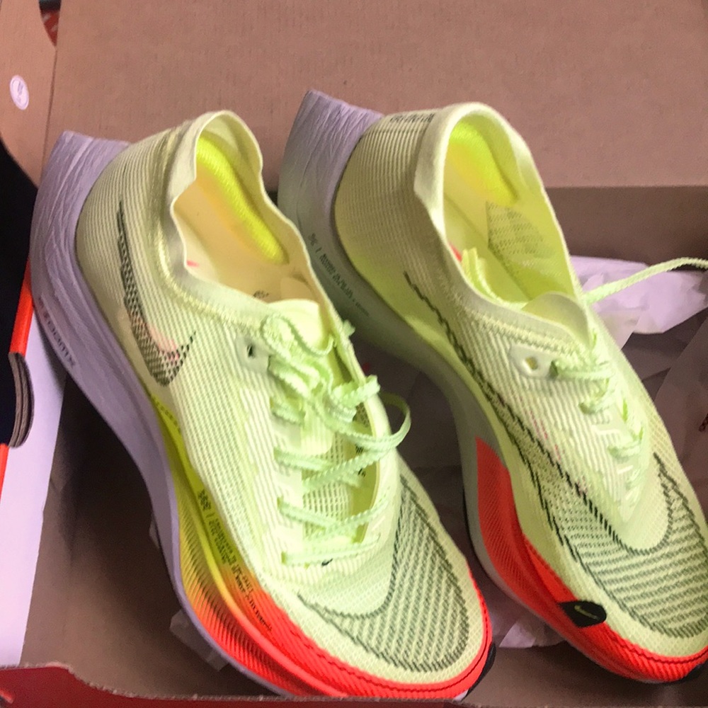 Nike zoomx Vaporfly Next%2 Mens size 6 Womens 7.5